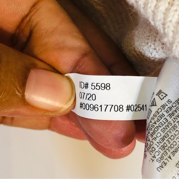 Express RIBBED PUFF SLEEVE MOCK NECK TOP IN CLOUD CREAM Size Large - Picture 12 of 13